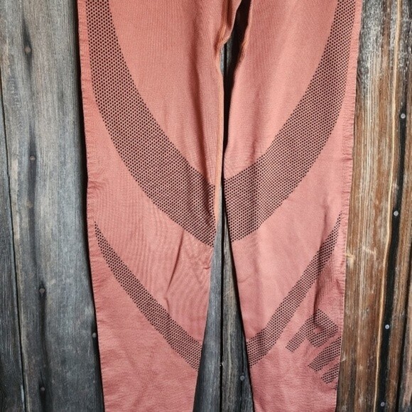 PINK Active Orange Seamless High Rise Athletic Leggings Size M Black Contrast - Picture 4 of 7